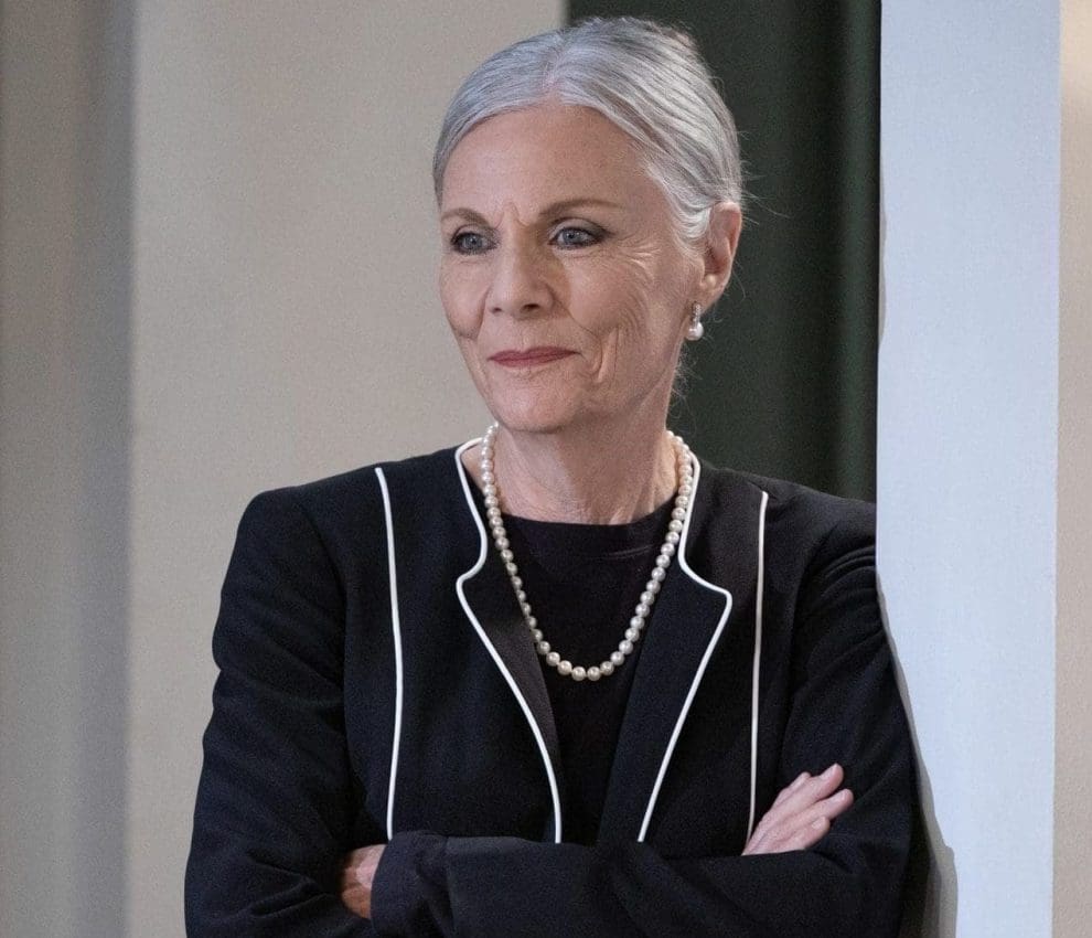 Quartermaine Mansion Erupts: Tracy’s Forgery Fury Exposes ‘Ronnie Bard’ Scam in Stunning Mid-Ceremony Arrest – News