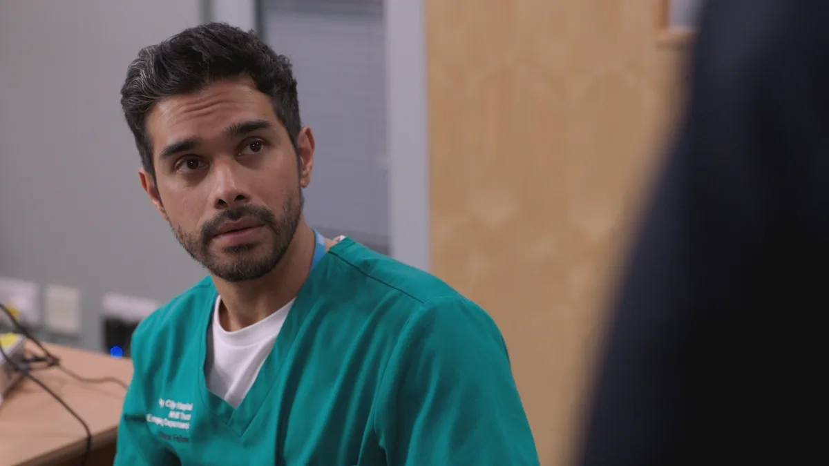 Consultant Stevie Nash oversees a shock hospital investigation this week when grieving new father Aaron Bayliss makes a complaint about Dylan Keogh and starts…